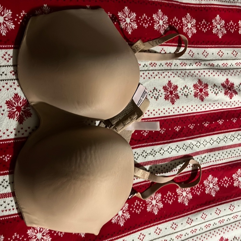 Woman’s brand new bra color tan strapless price 62.50 on sale for 50.00 388(DD)